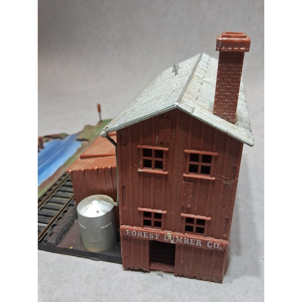 HO SCALE TRAIN SIDING FOREST LUMBER COMPANY DIORAMA BUILDING WORKING SWITCHES - Picture 9 of 13